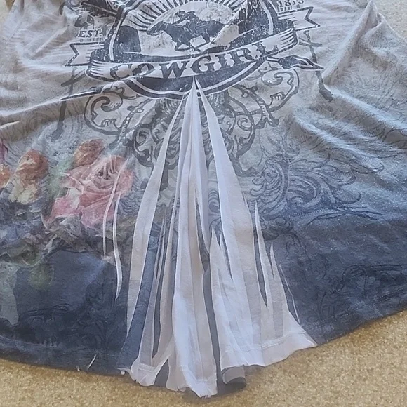 American Cowgirl Floral Graphic Tee - White and Pink Size M - Picture 6 of 11